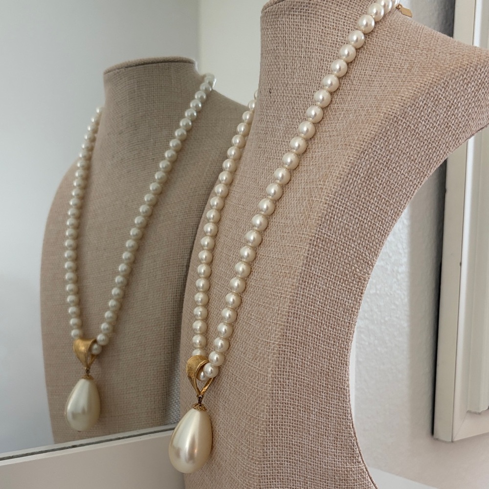 Vintage Sarah Coventry Pearl Necklace with Gold & Pearl  Pendant